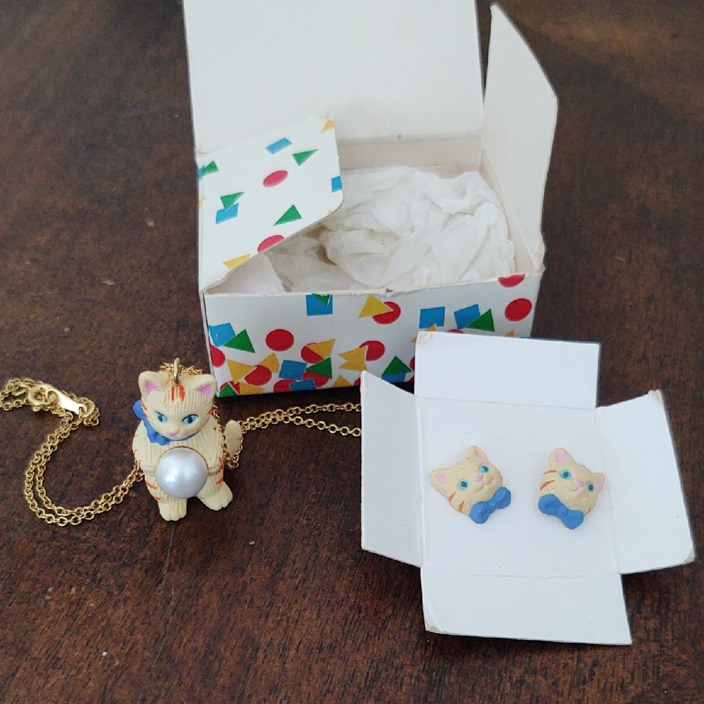 Avon Kids Tabbitha Collection Kitten Necklace And Earrings Set